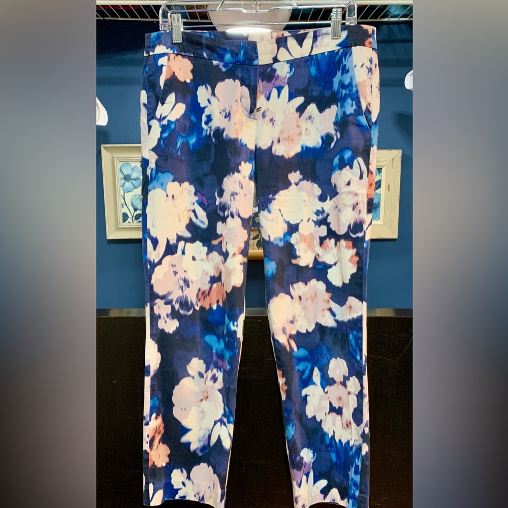 Saint Tropez West Women's Size 8 Cropped Ankle Pants Tropical Blue Floral